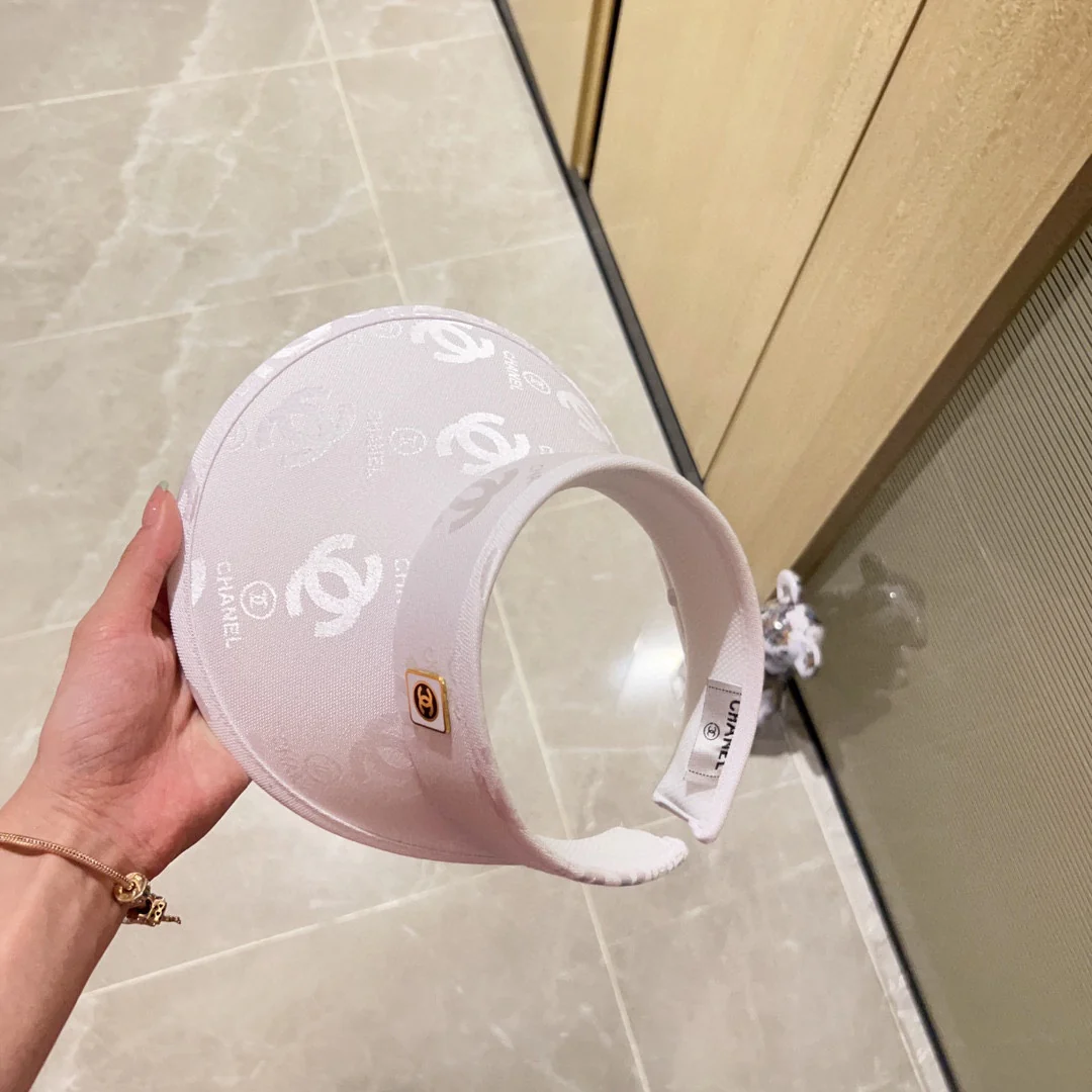 Новинка Chanel весна/лето 2023 - Открытый жилет - Солнцезащитная шляпа - Белый