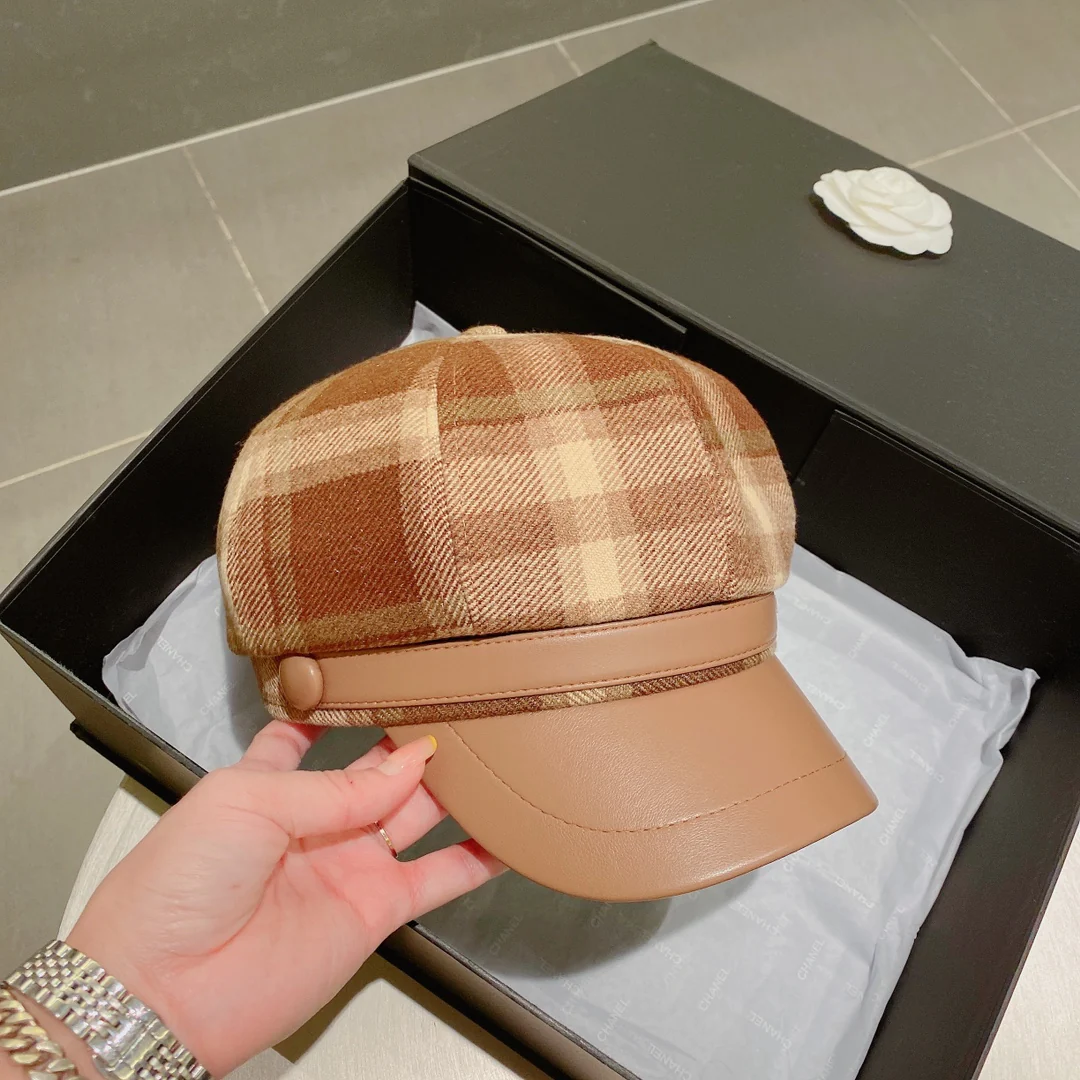 Клетчатая бейсболка Prada - коричневая