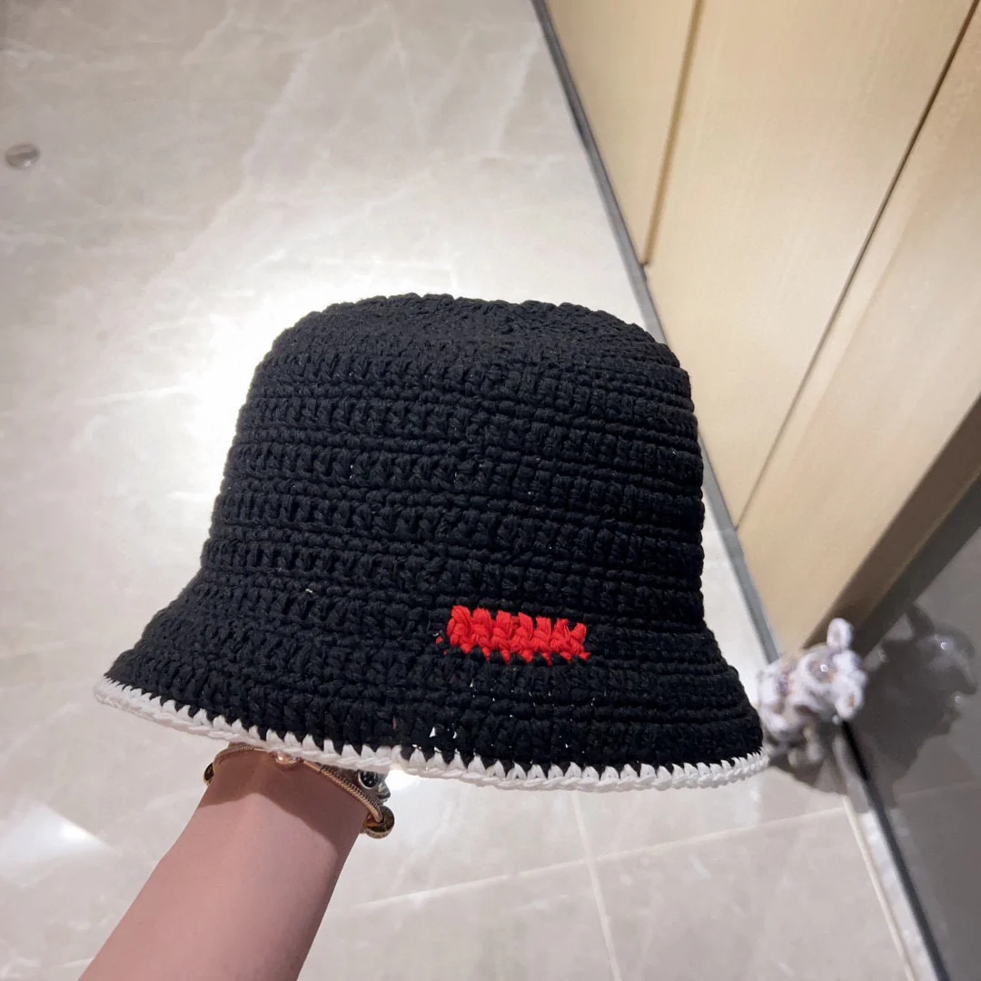 Вязаная рыбацкая шапка Gucci 2023 года, коллекция ?Ранняя осень?, цветная, черная.