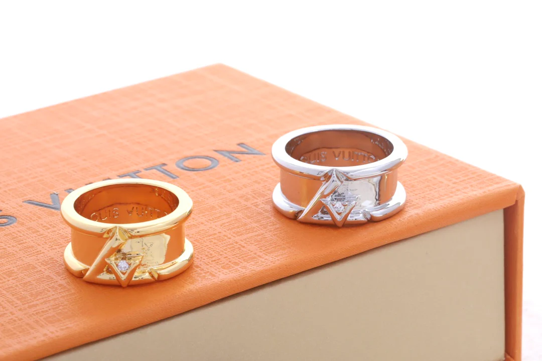 LV Ring 022
