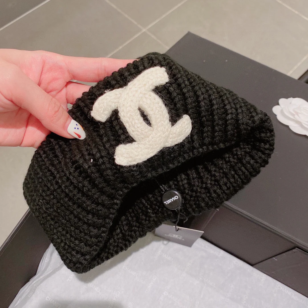 Chanel - Шерстяная вязаная шапка - Черная