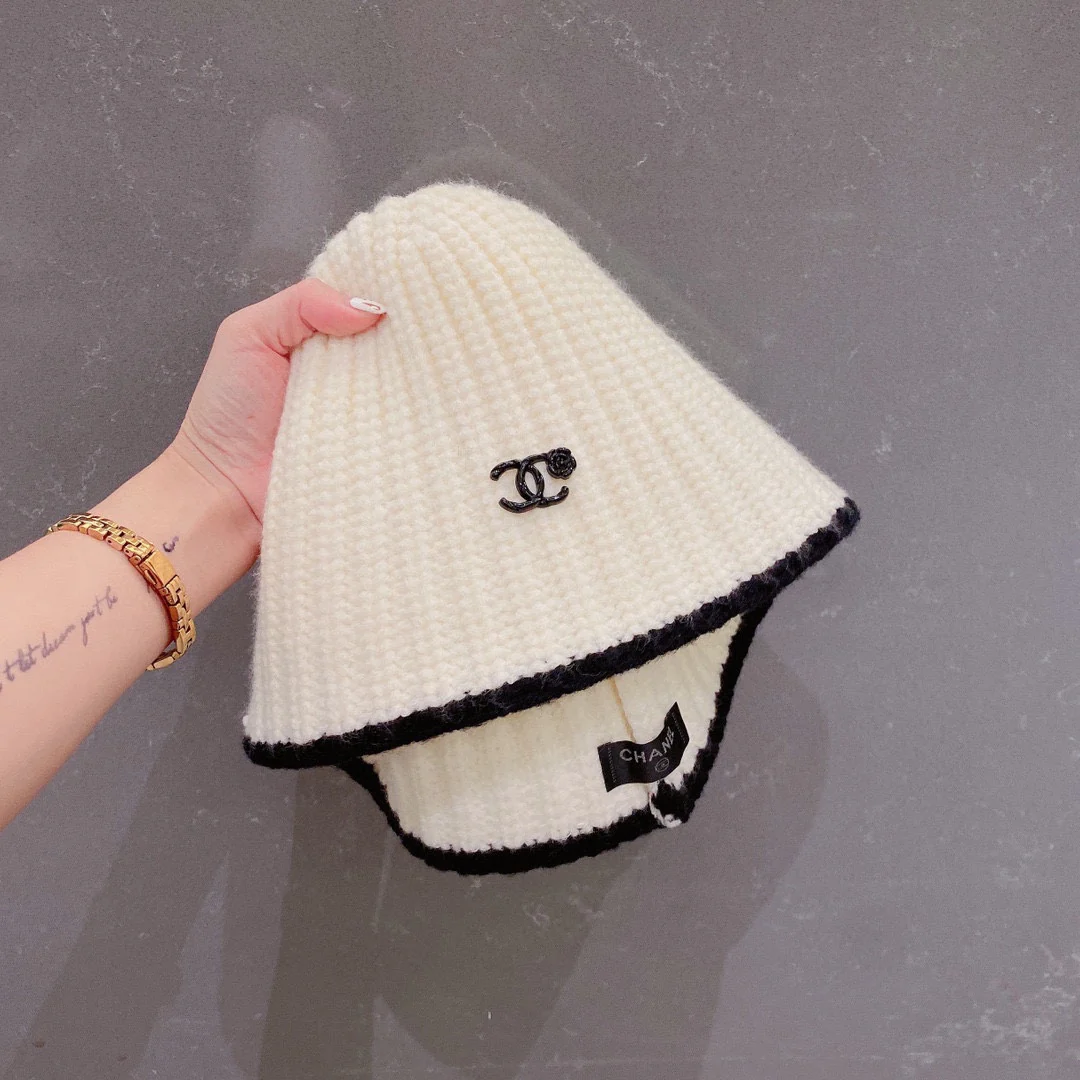 Chanel - Вязаная рыбацкая шапка - Белая