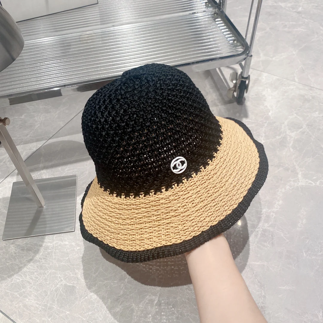 Соломенная рыбацкая шляпа Chanel - черная