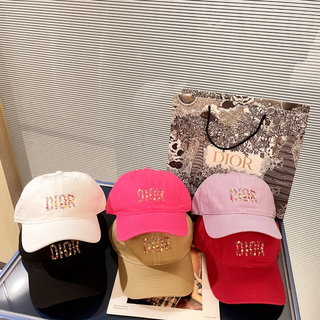 Бейсболка Dior с цветочным логотипом - Разные цвета - 1 шт.