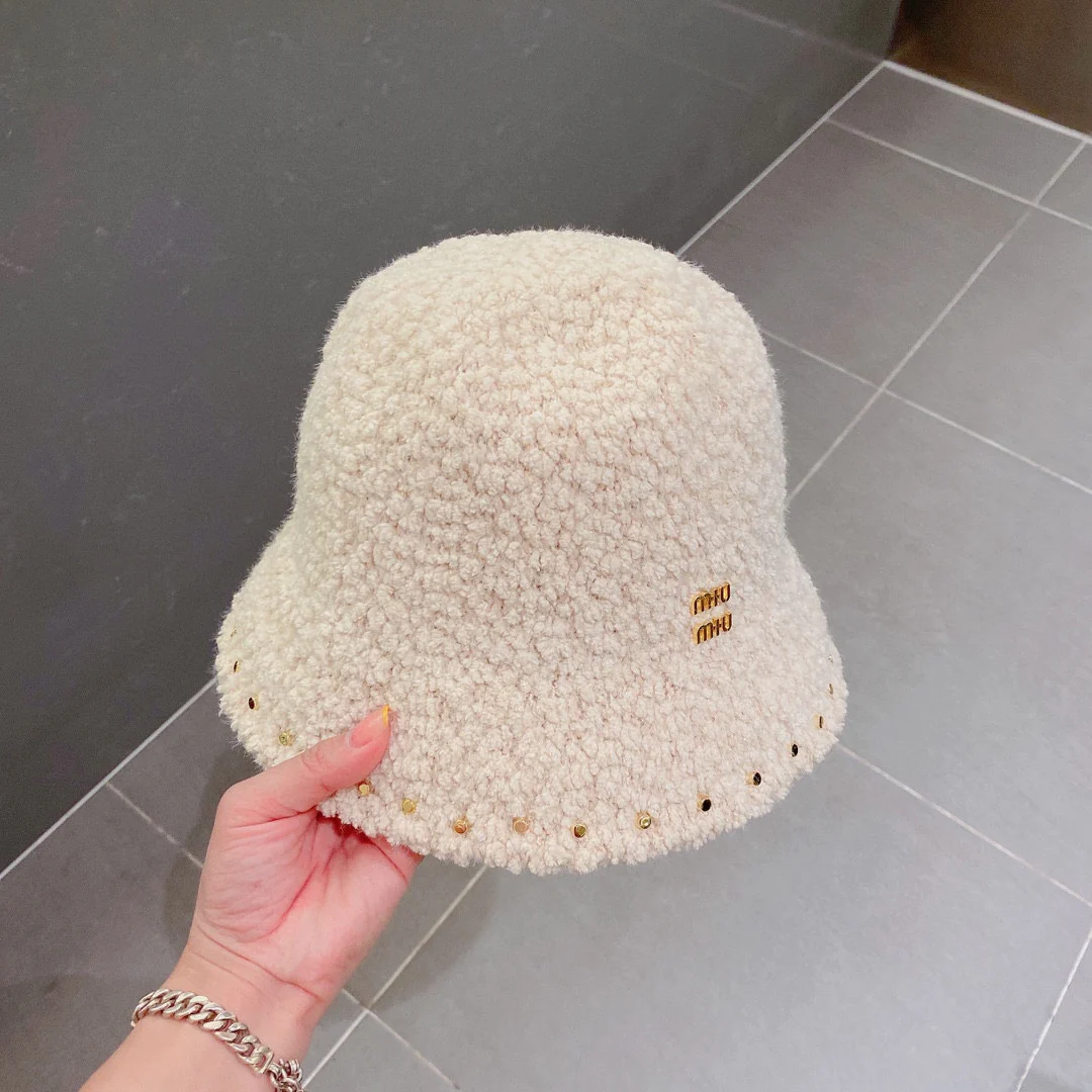 Панама Miu Miu с заклепками - белая