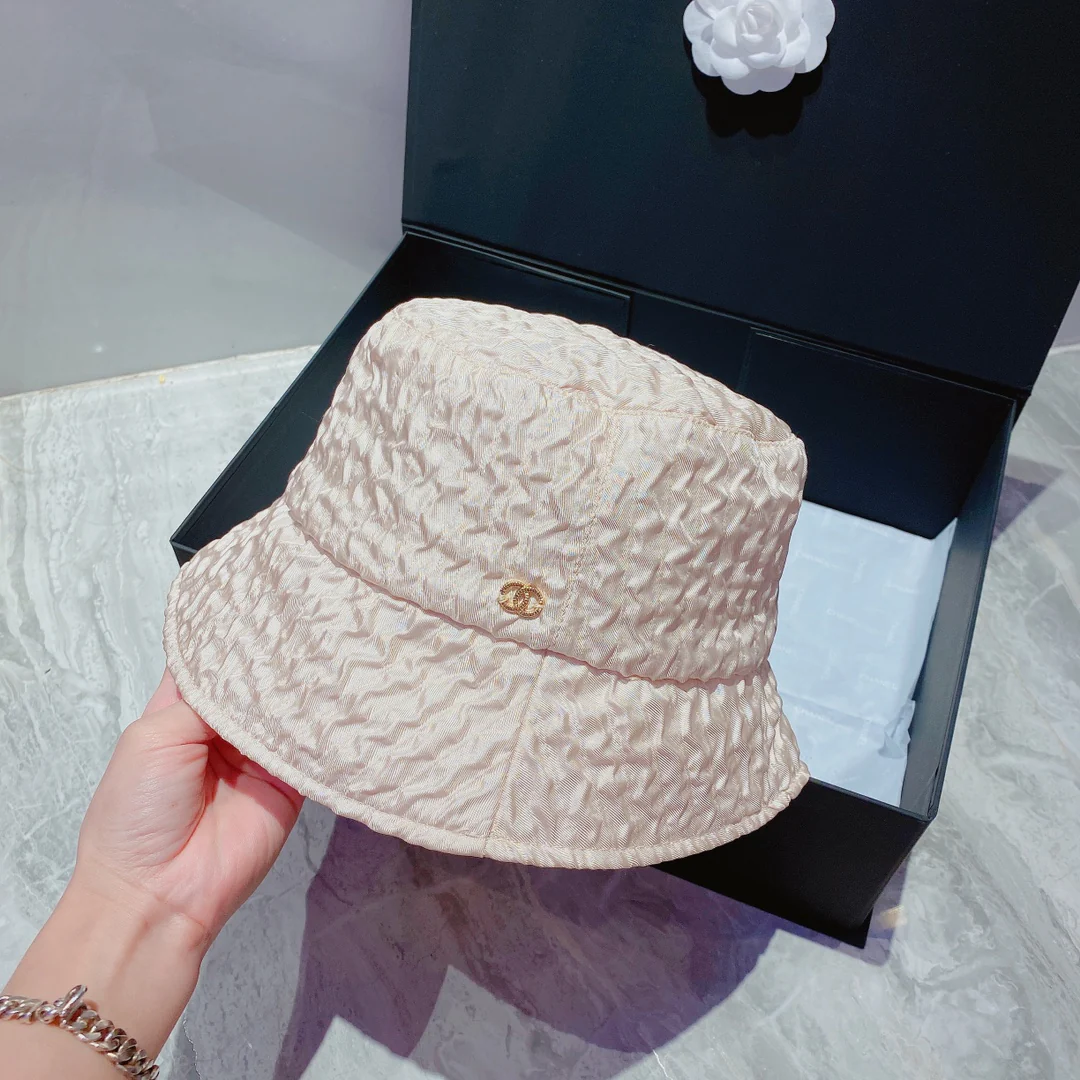 Chanel - Рыбацкая шляпа с волнообразным узором