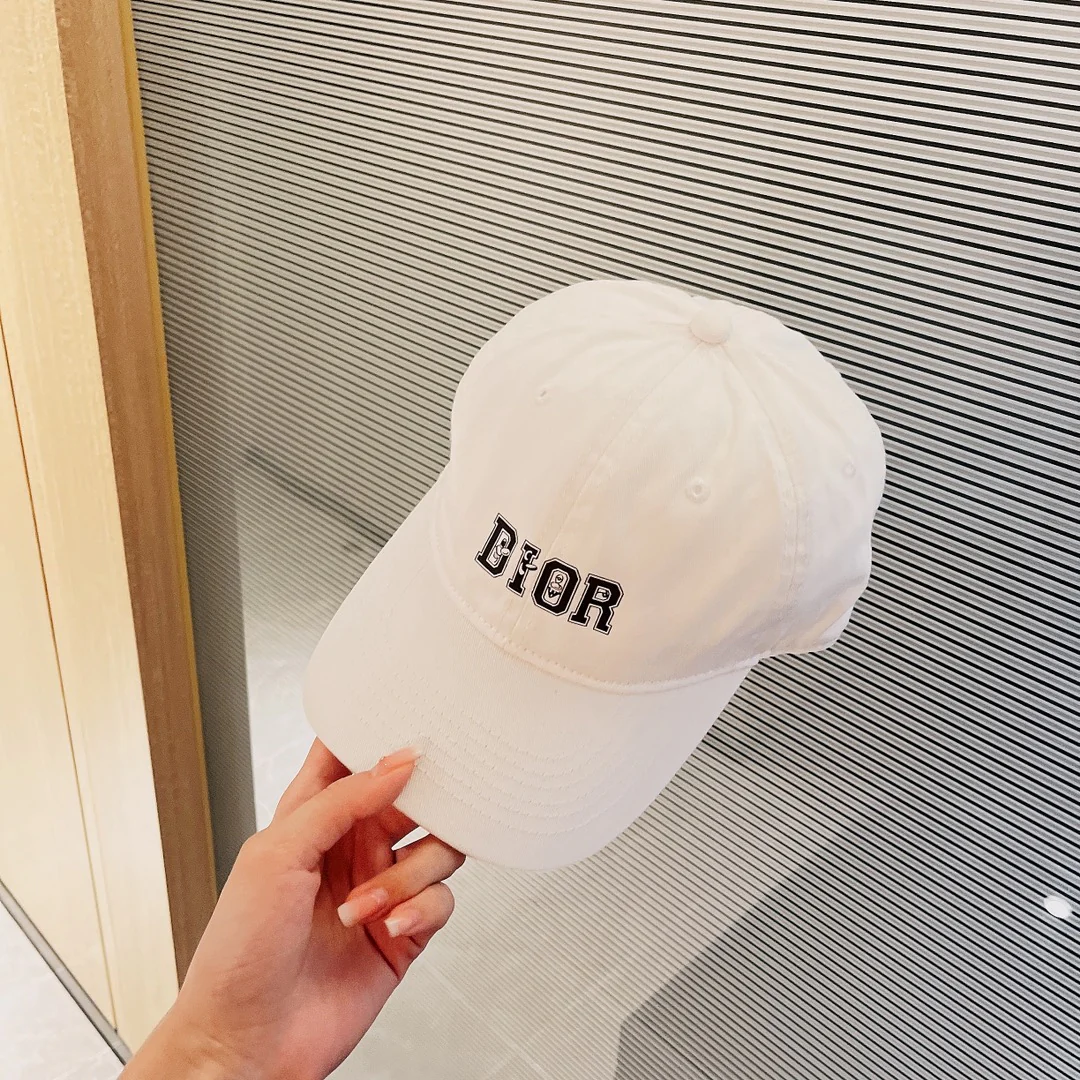 Новая модель Dior 2022 — бейсболка — белая