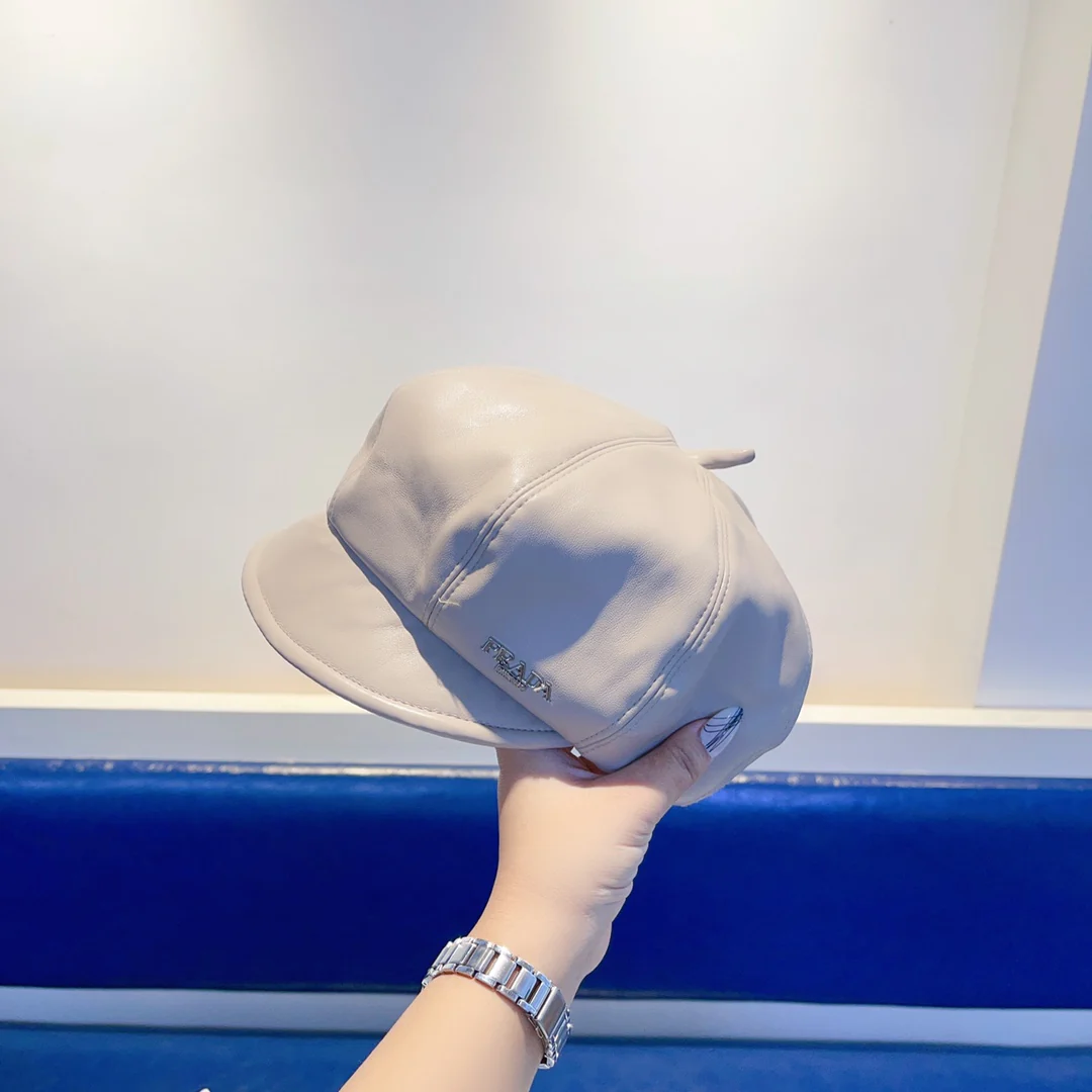 Prada - Кожаный берет - Бежевый