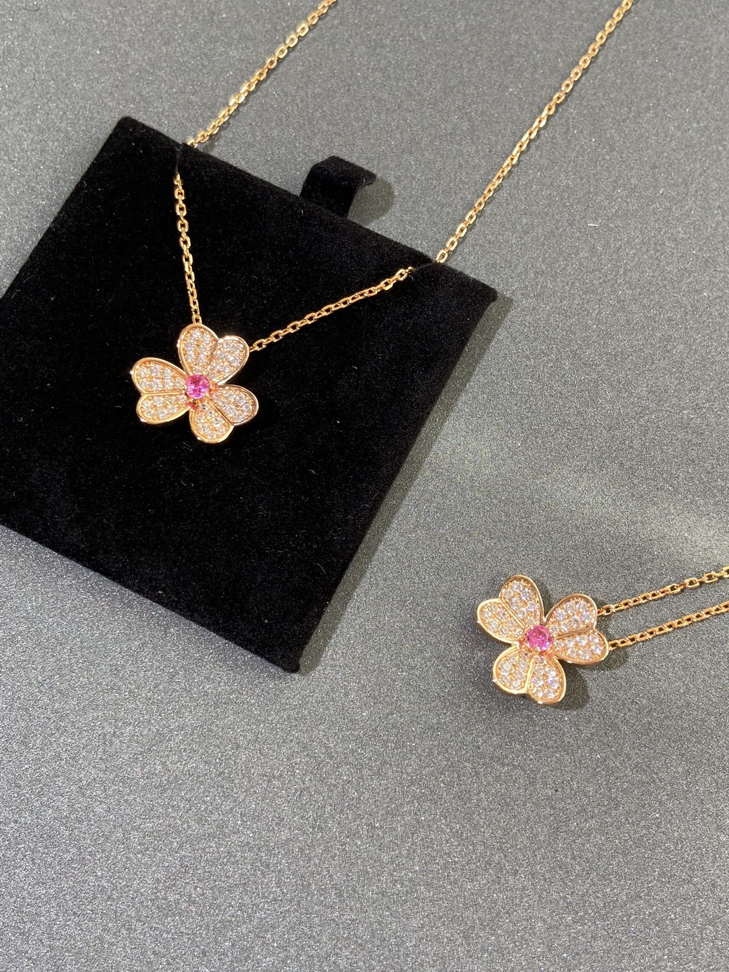 Van Vuitton - Колье 140