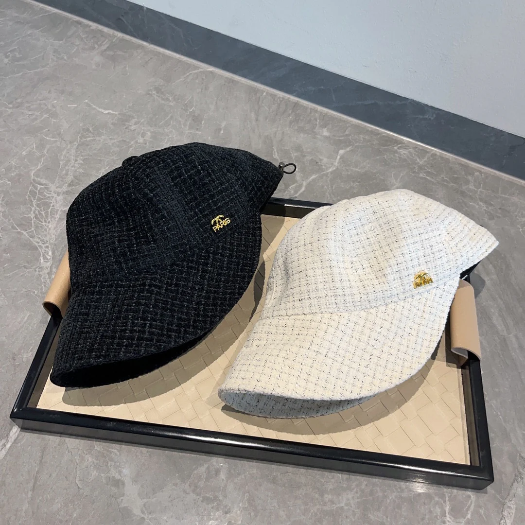 Chanel - Черная шляпа-уточка