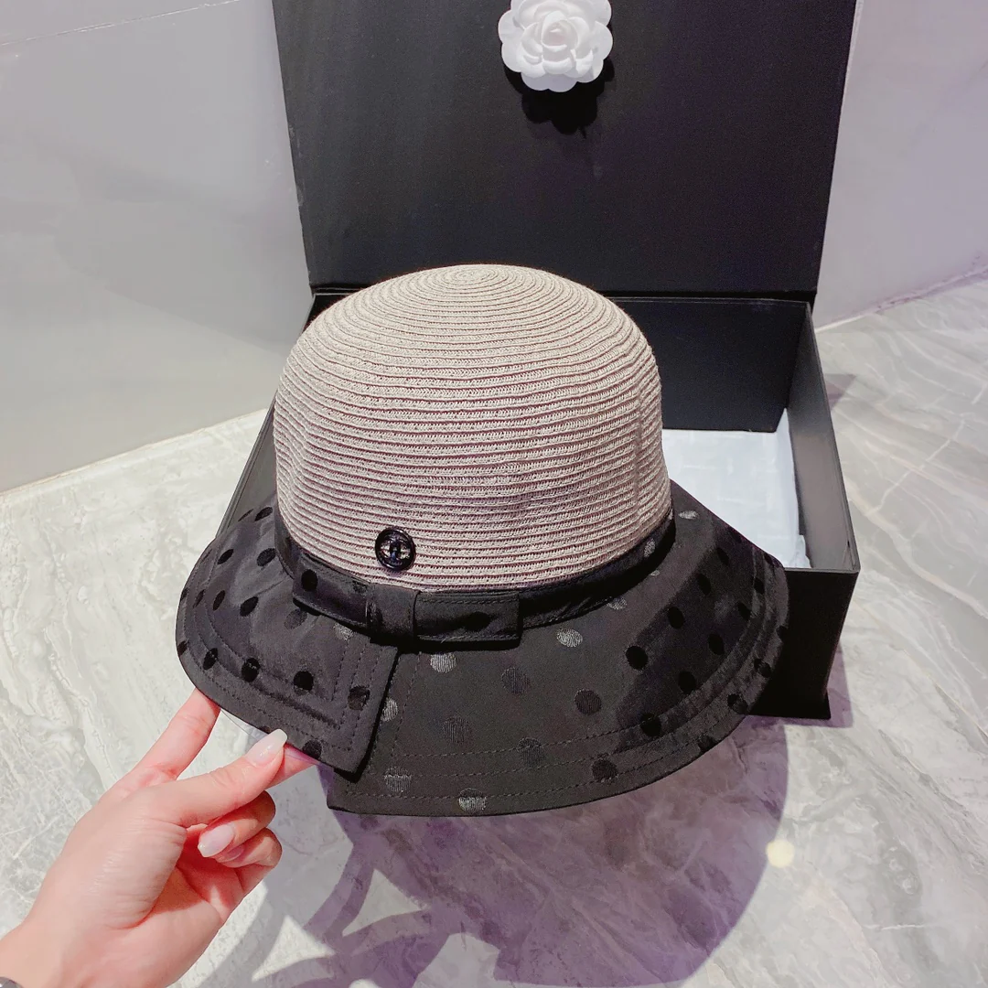 Chanel - Соломенная шляпа в стиле пэчворк