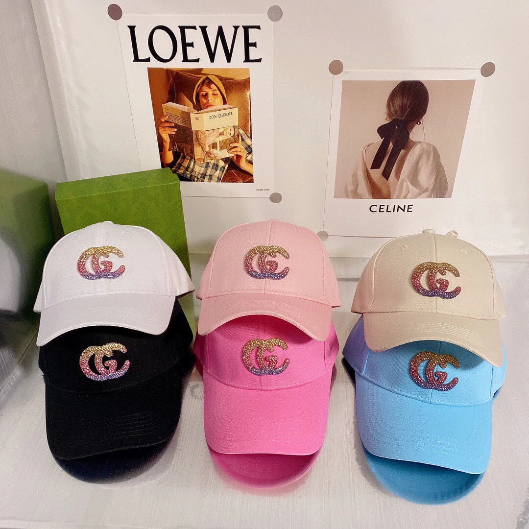 Gucci - Новая бейсболка с разноцветными стразами, 2022 год.