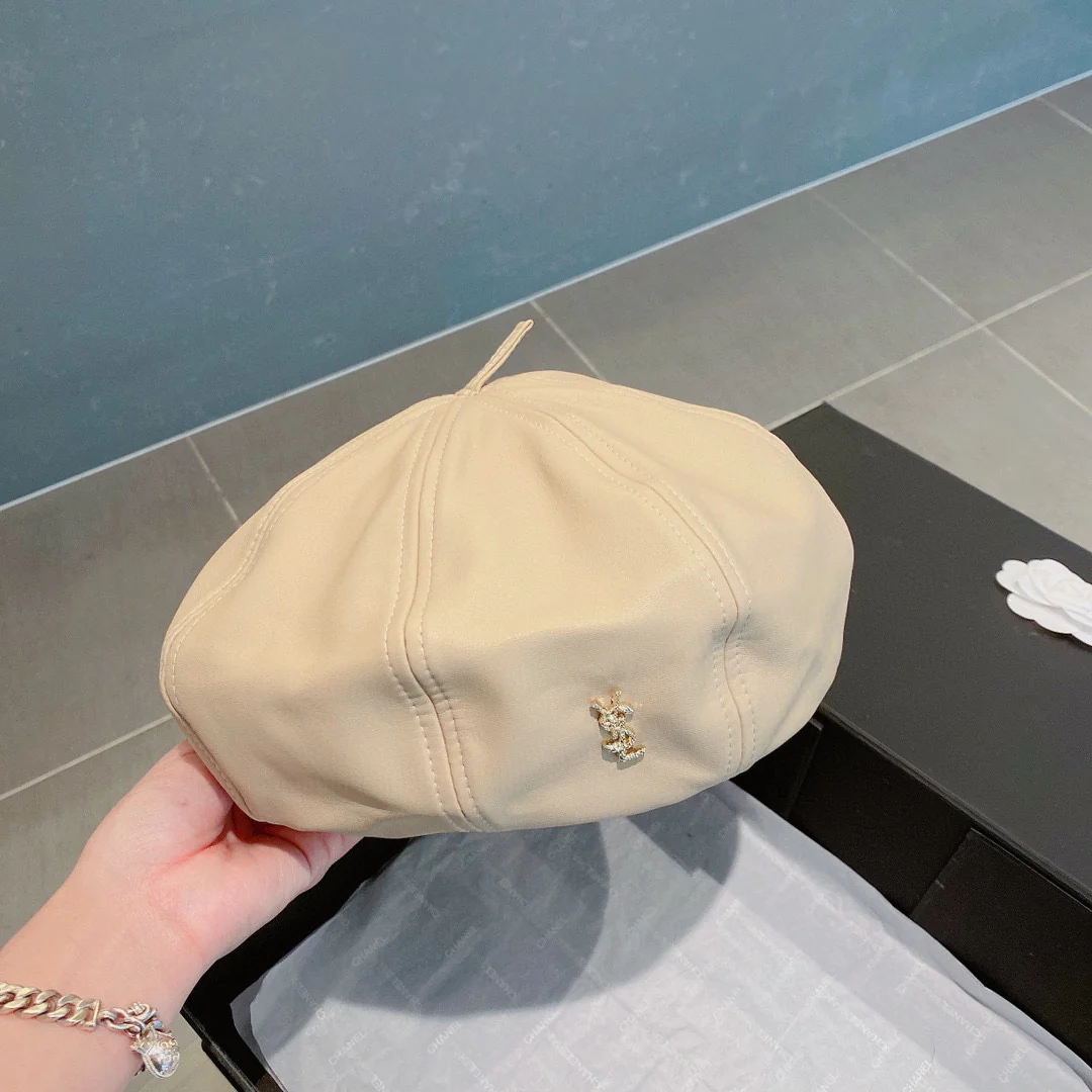 Берет из выстиранной кожи Saint Y.L.