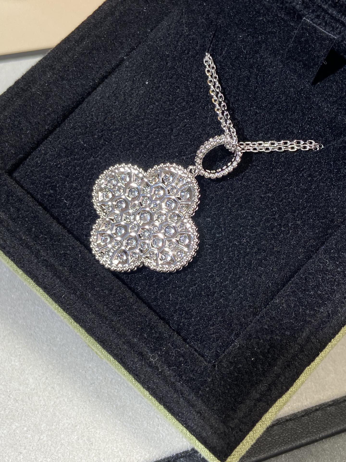 Van Vek - Колье 007