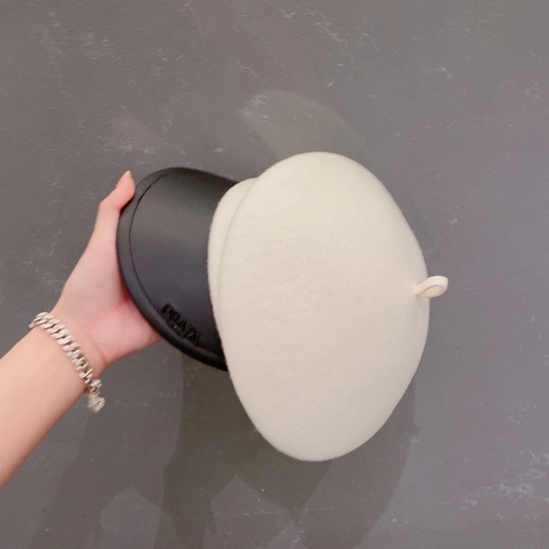 Prada - Шерстяная военная кепка с плоским верхом - Белая