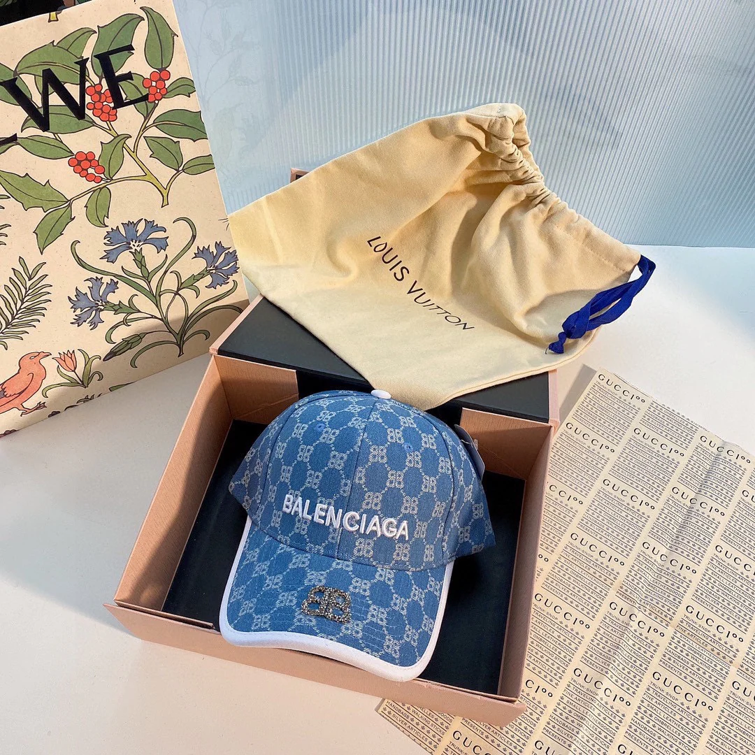 Бейсболка Balenciaga из джинсовой ткани с вышивкой - светло-голубая