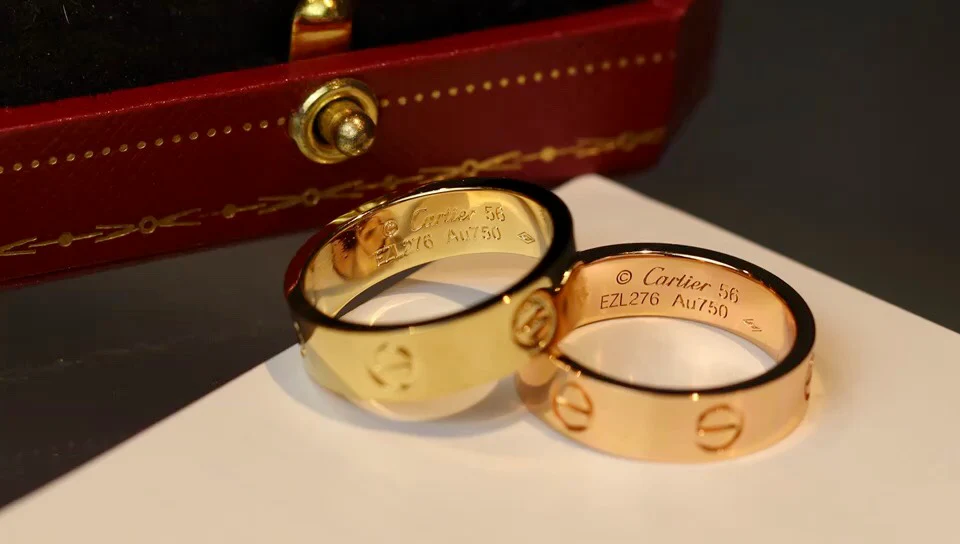 Широкое кольцо Cartier Love с 3 бриллиантами