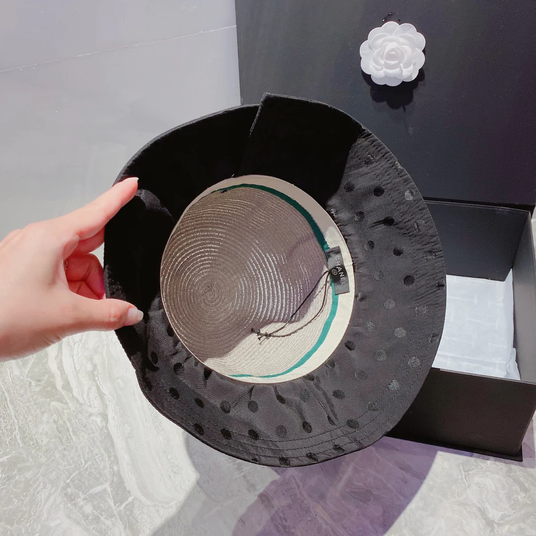 Chanel - Соломенная шляпа в стиле пэчворк