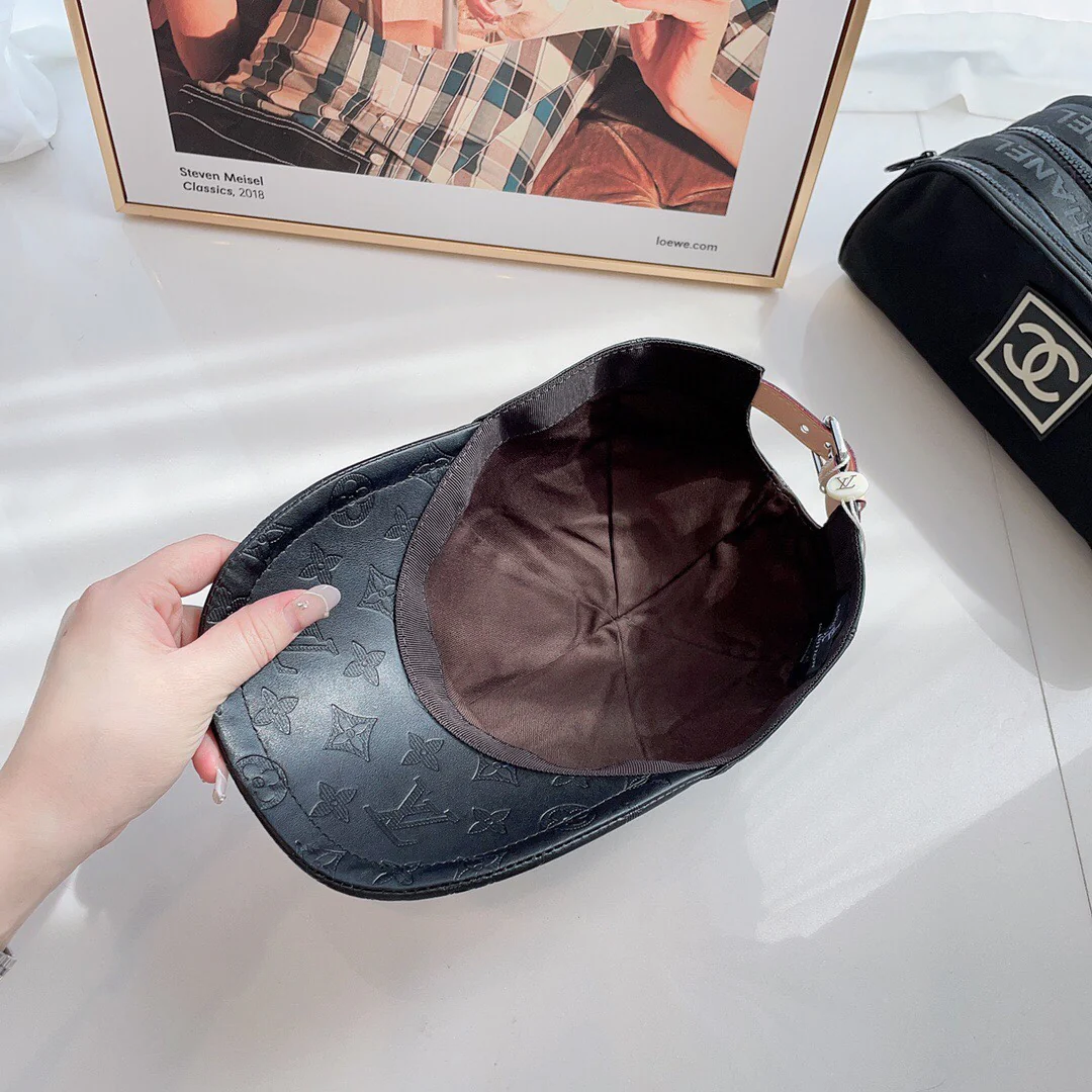 LV - Бейсболка из тисненой кожи