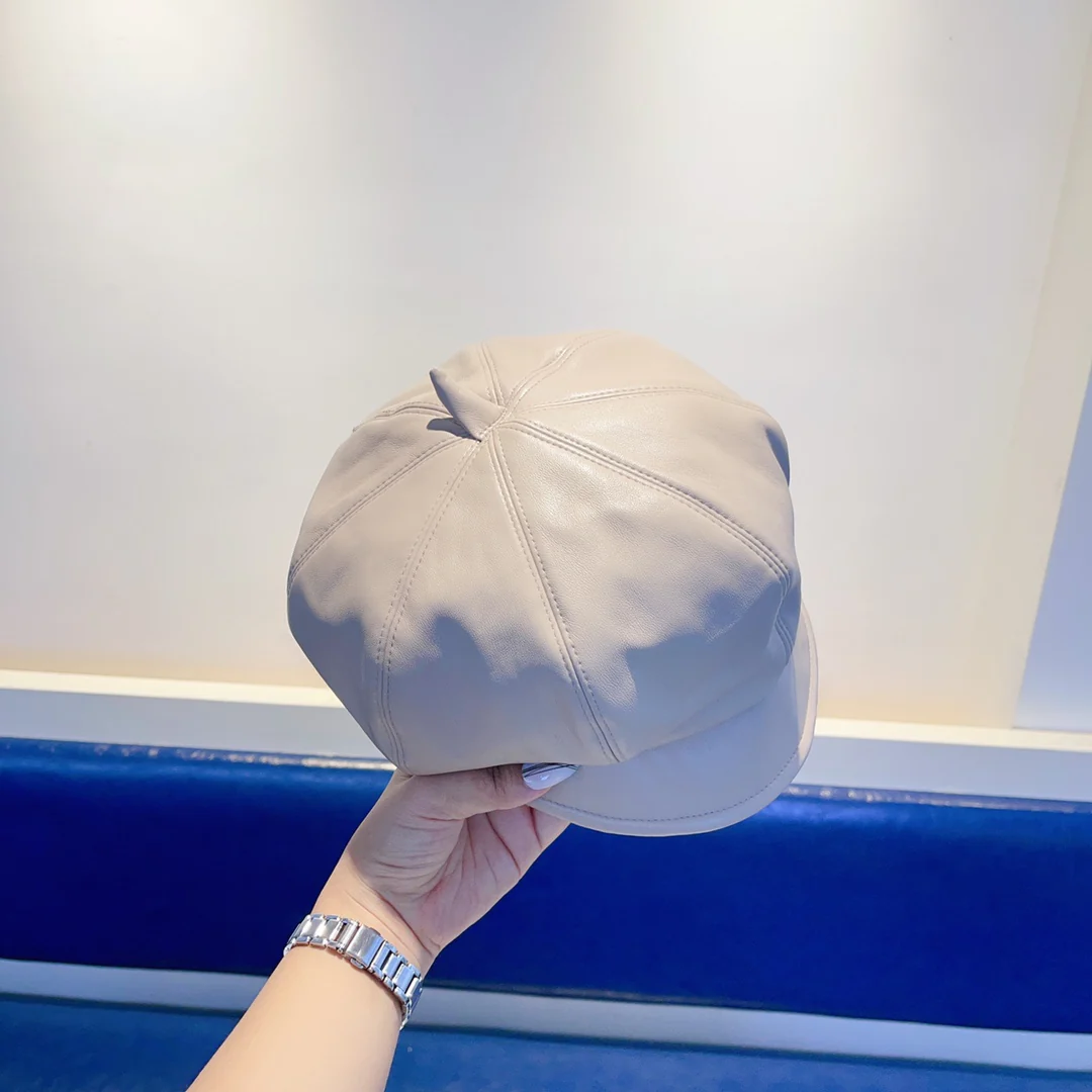 Prada - Кожаный берет - Бежевый