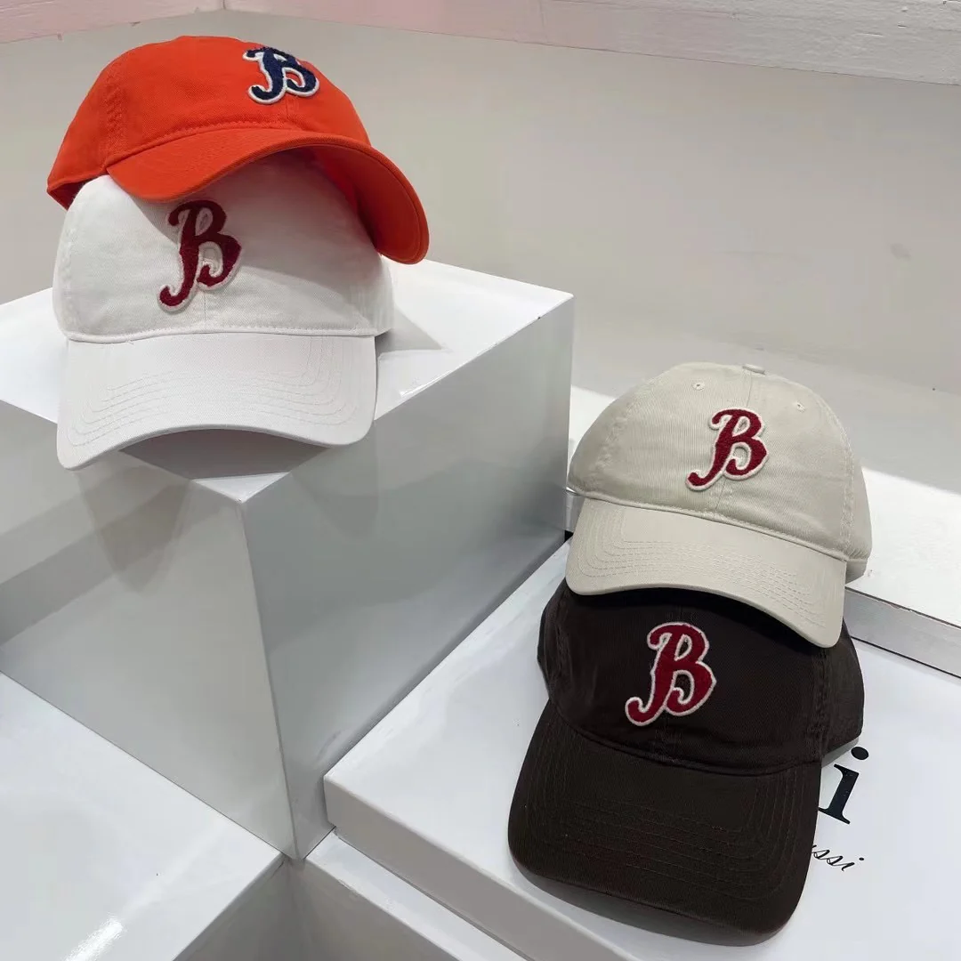 Бейсболка Balenciaga Terry с вышивкой, 2022 год.