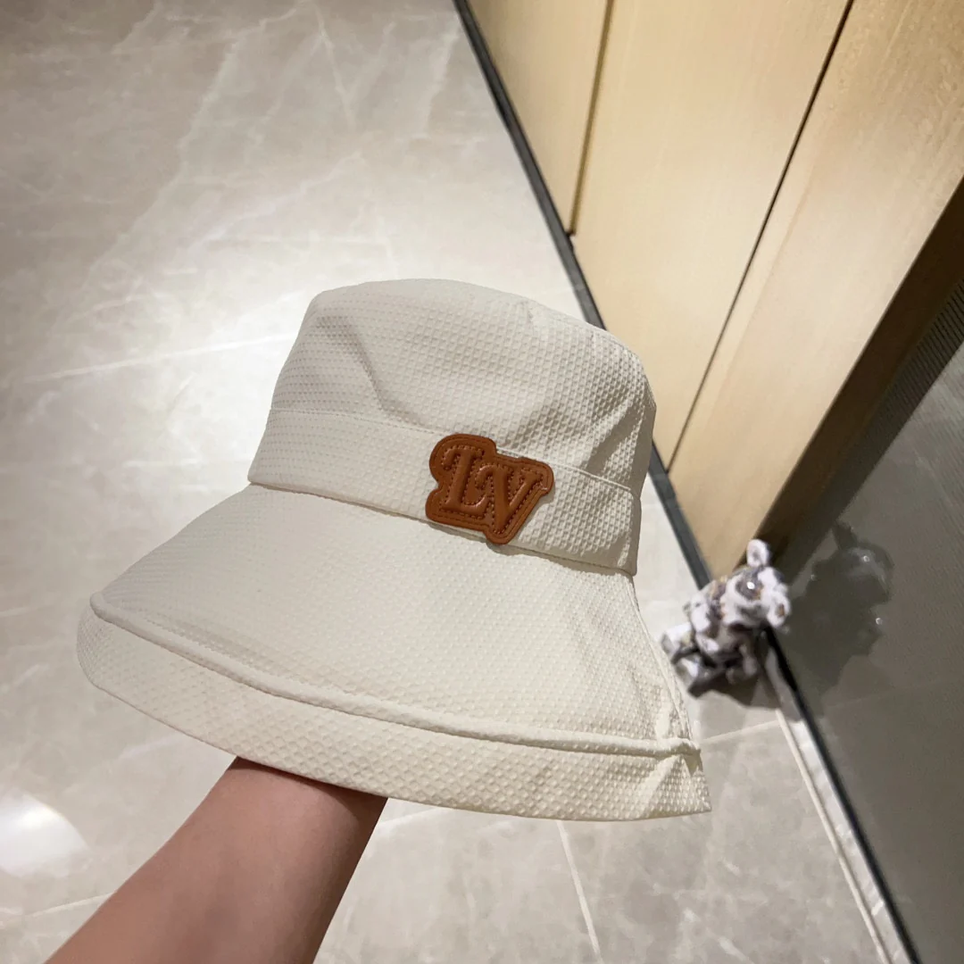 Новая кожаная рыбацкая шляпа с широкими полями и логотипом LV 2023 года — белая.