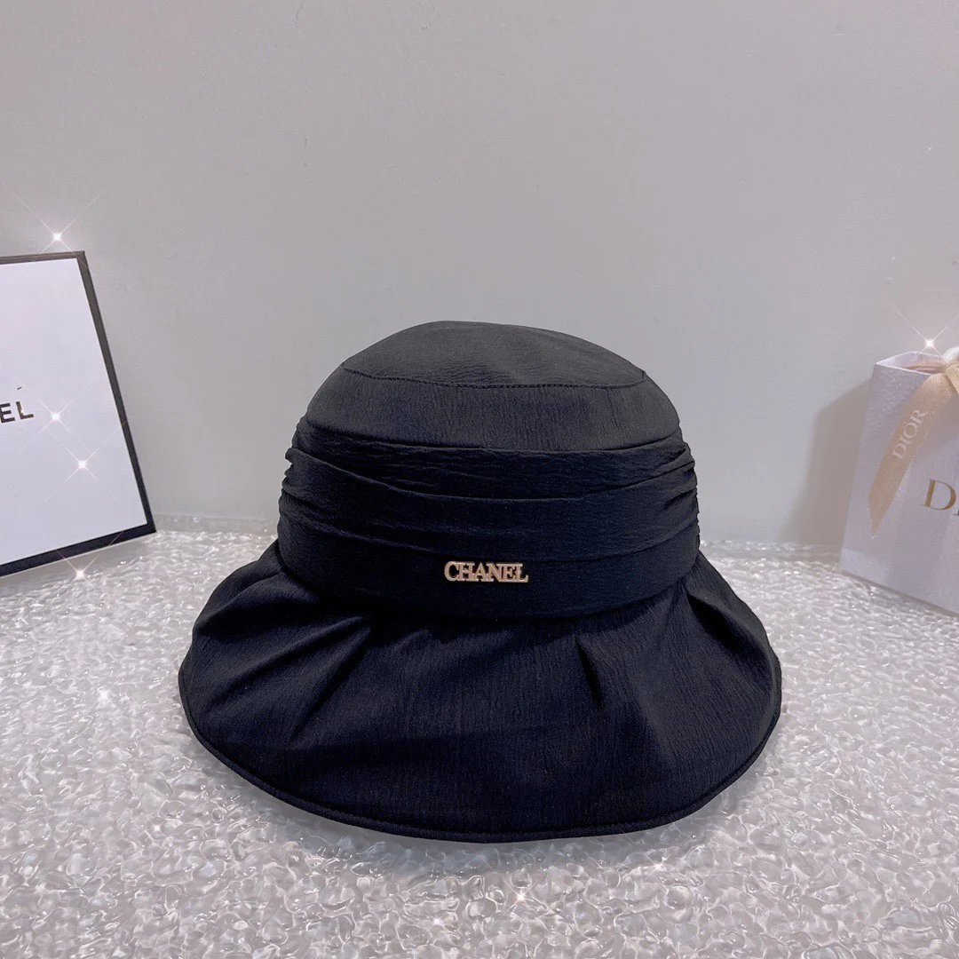 Плиссированная шляпа от солнца от Chanel