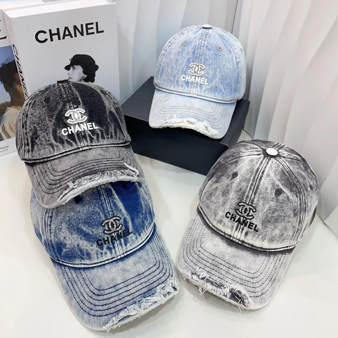 Chanel - Новая бейсболка из выстиранного денима