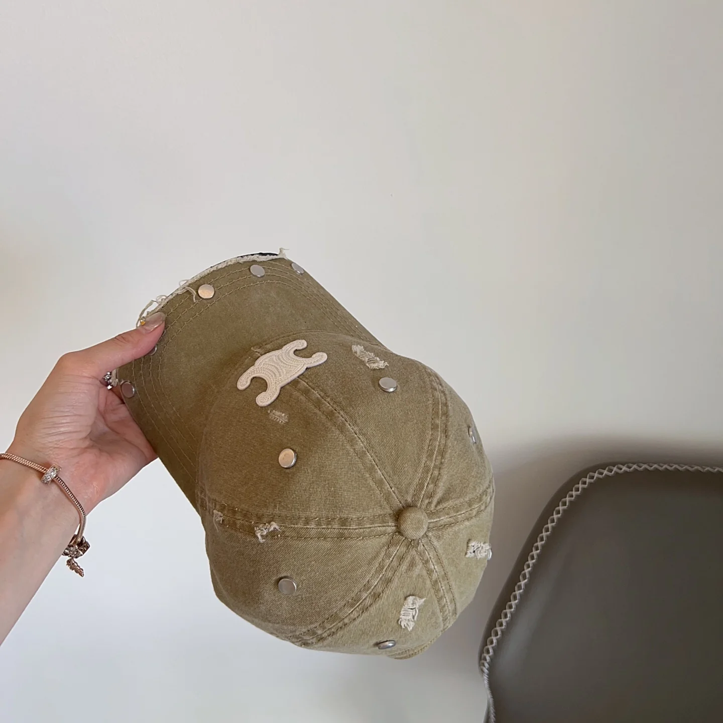 Бейсболка Celine 2025 New Studded Rivet Brushed Baseball Cap - оливково-зеленая