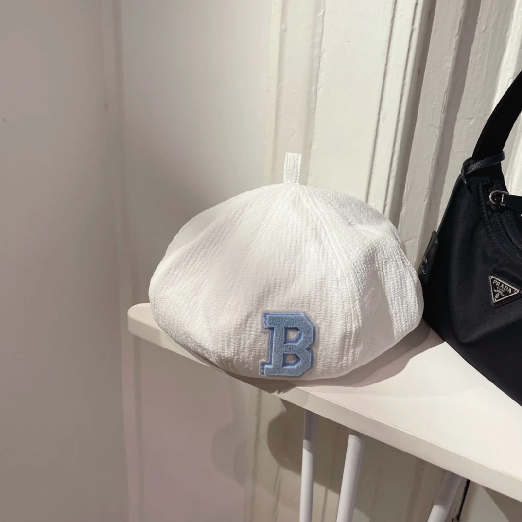 Берет Balenciaga с текстурированной поверхностью - белый