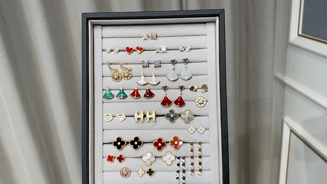 Серьги Bvlgari - изображение из коллекции