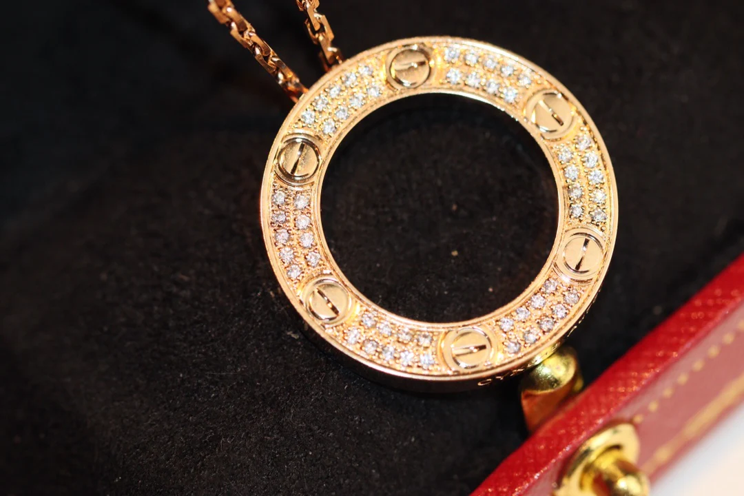 Cartier - Колье с крупной круглой монетой