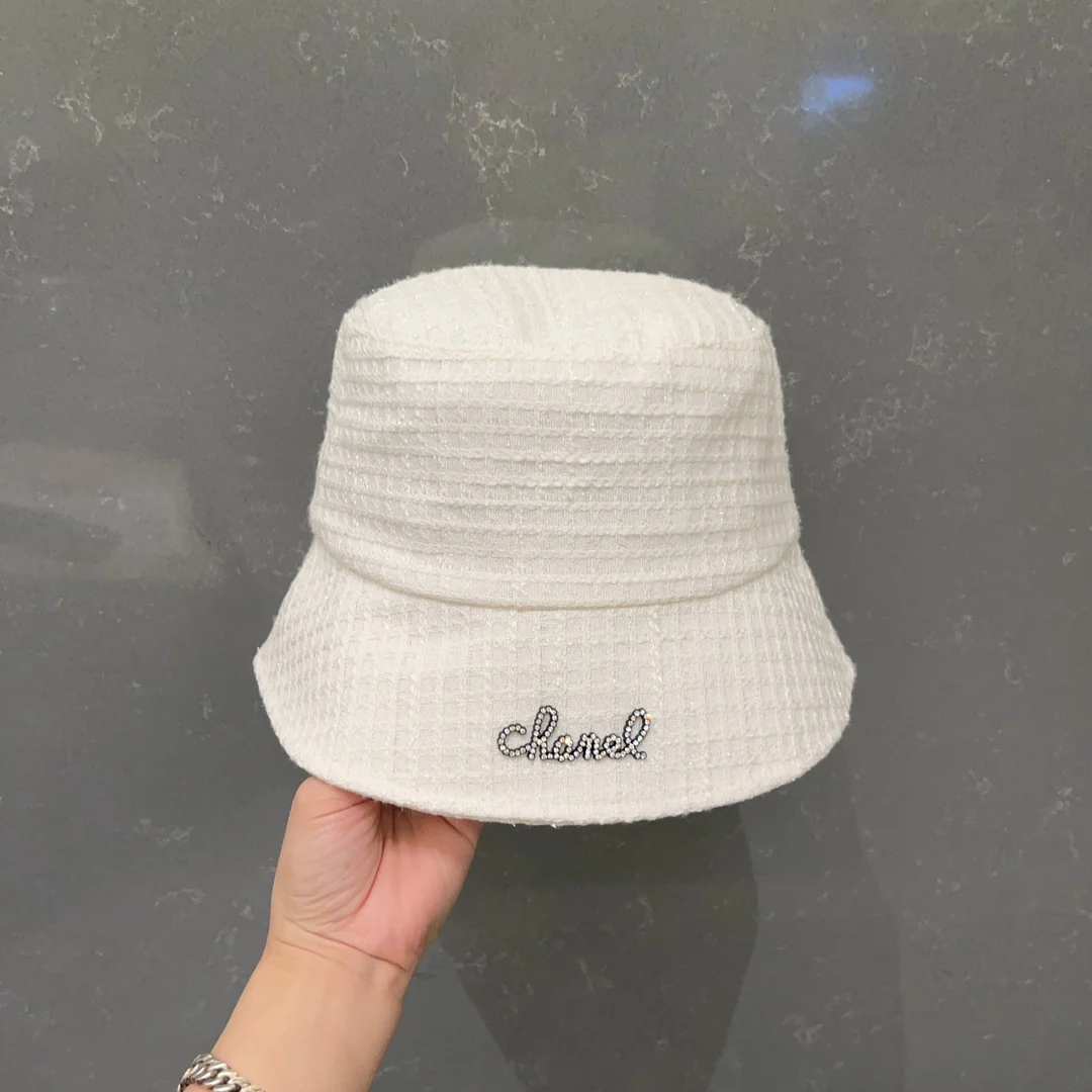 Рыбацкая шляпа в клетку Chanel - белая