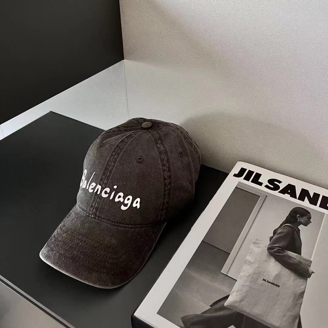 Бейсболка Balenciaga с эффектом потертости