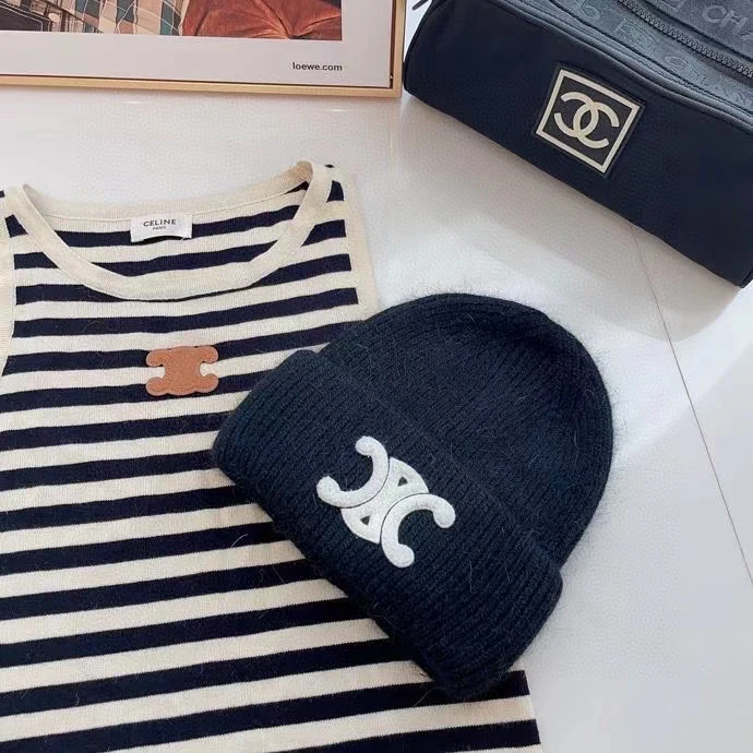 Селин - шапка из кроличьего меха