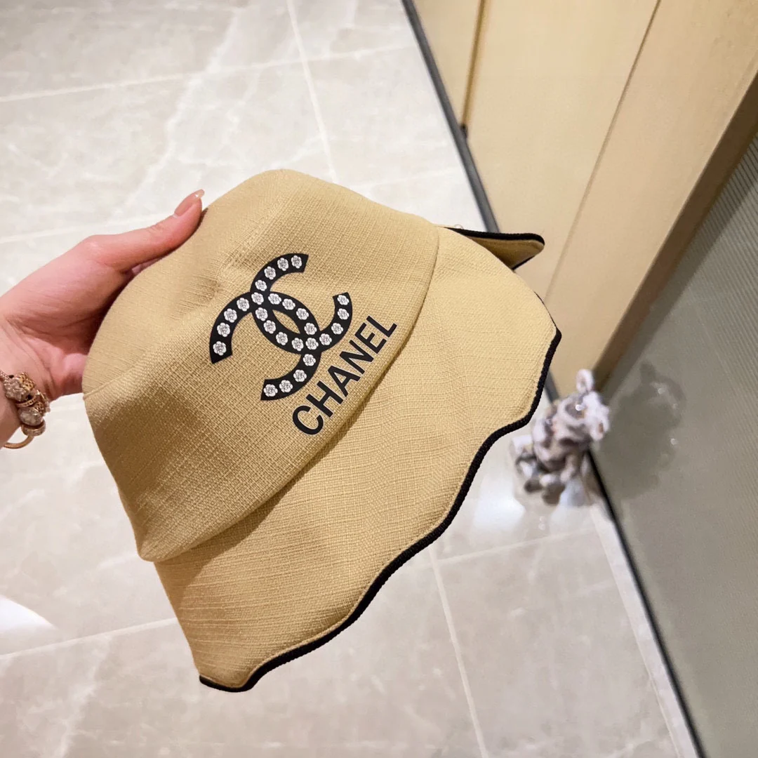 Новинка сезона весна/лето 2023 от Chanel - Рыбацкая шляпа из пузырчатой ??ткани