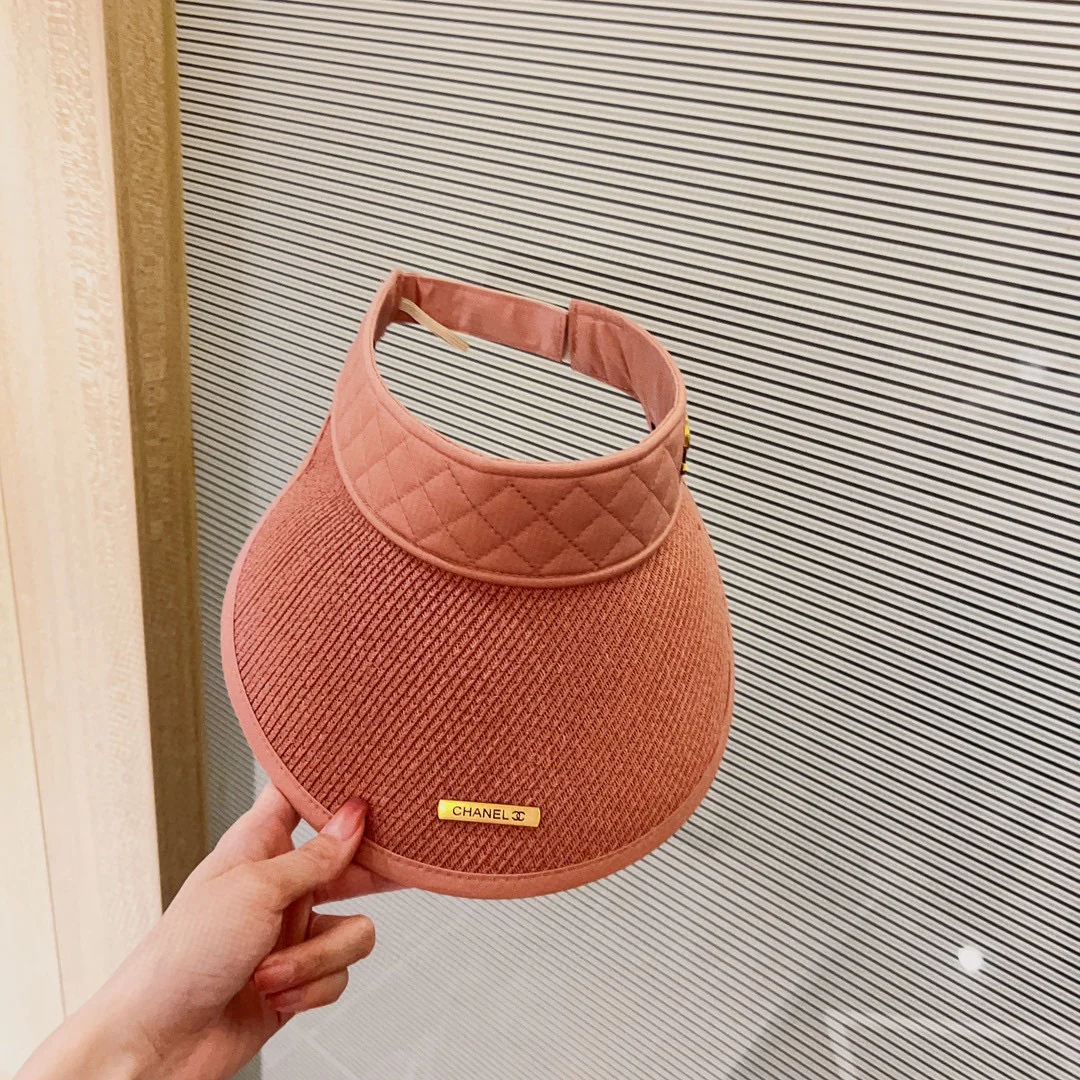 Новинка сезона весна/лето 2023 от Chanel - Шляпа с V-образным вырезом - Солнцезащитная шляпа - Розовая