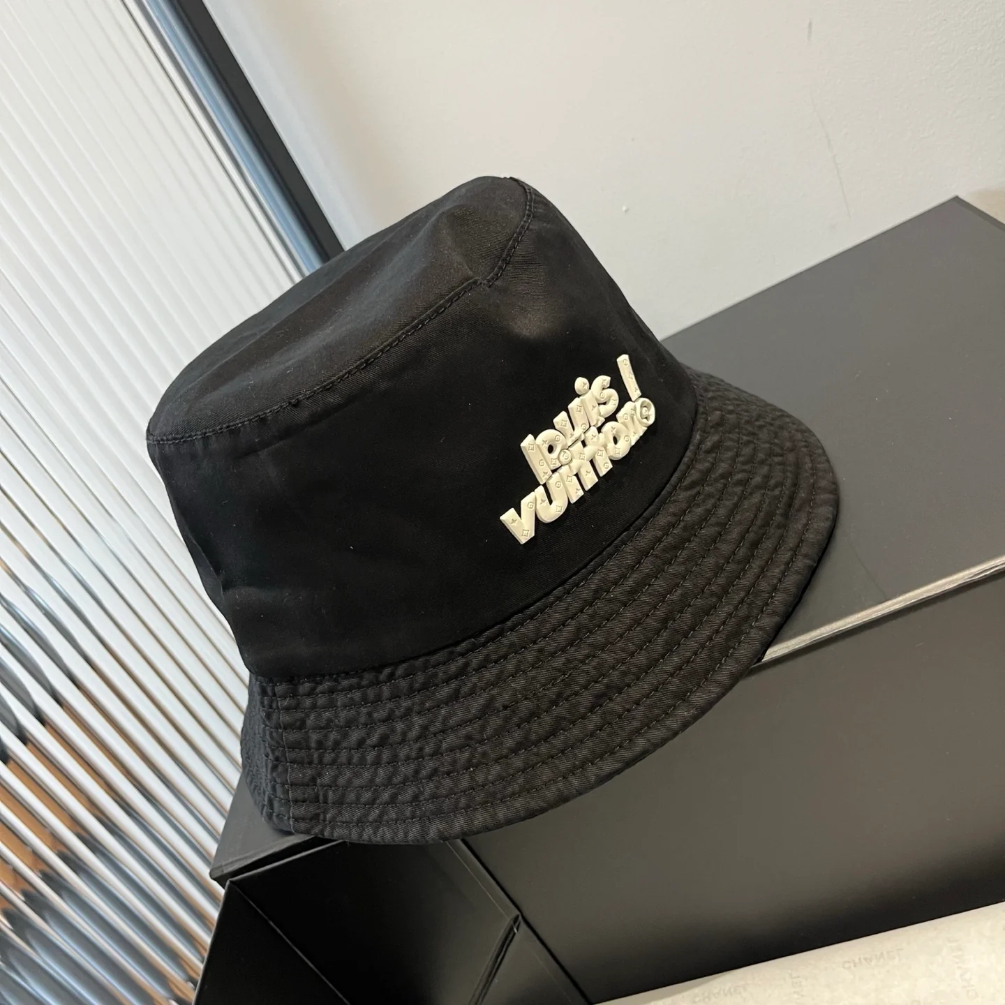 LV - Простая рыбацкая шляпа - Черная