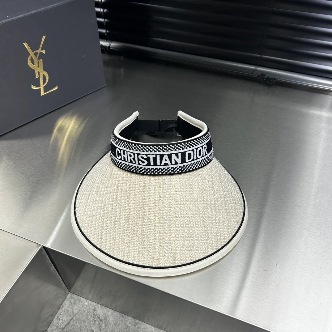 Новая плиссированная солнцезащитная шляпа Dior для лета 2024 года