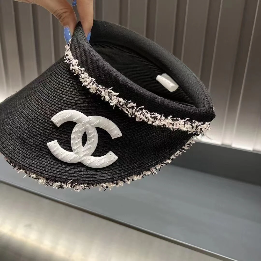 Солнцезащитная шляпа Chanel с открытым верхом