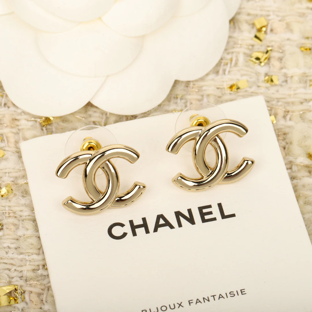 Chanel - 25 пенсов, глянцевые серьги с двойной буквой С