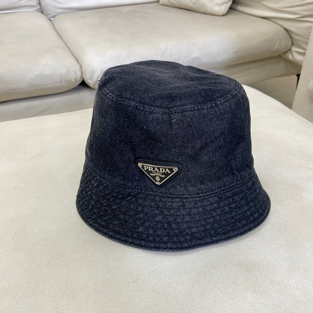 Рыбацкая шляпа Prada с эффектом потертости - черная