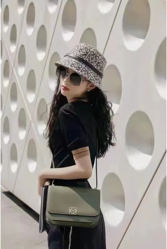 LOEWE - Официальная новая панама с монограммой