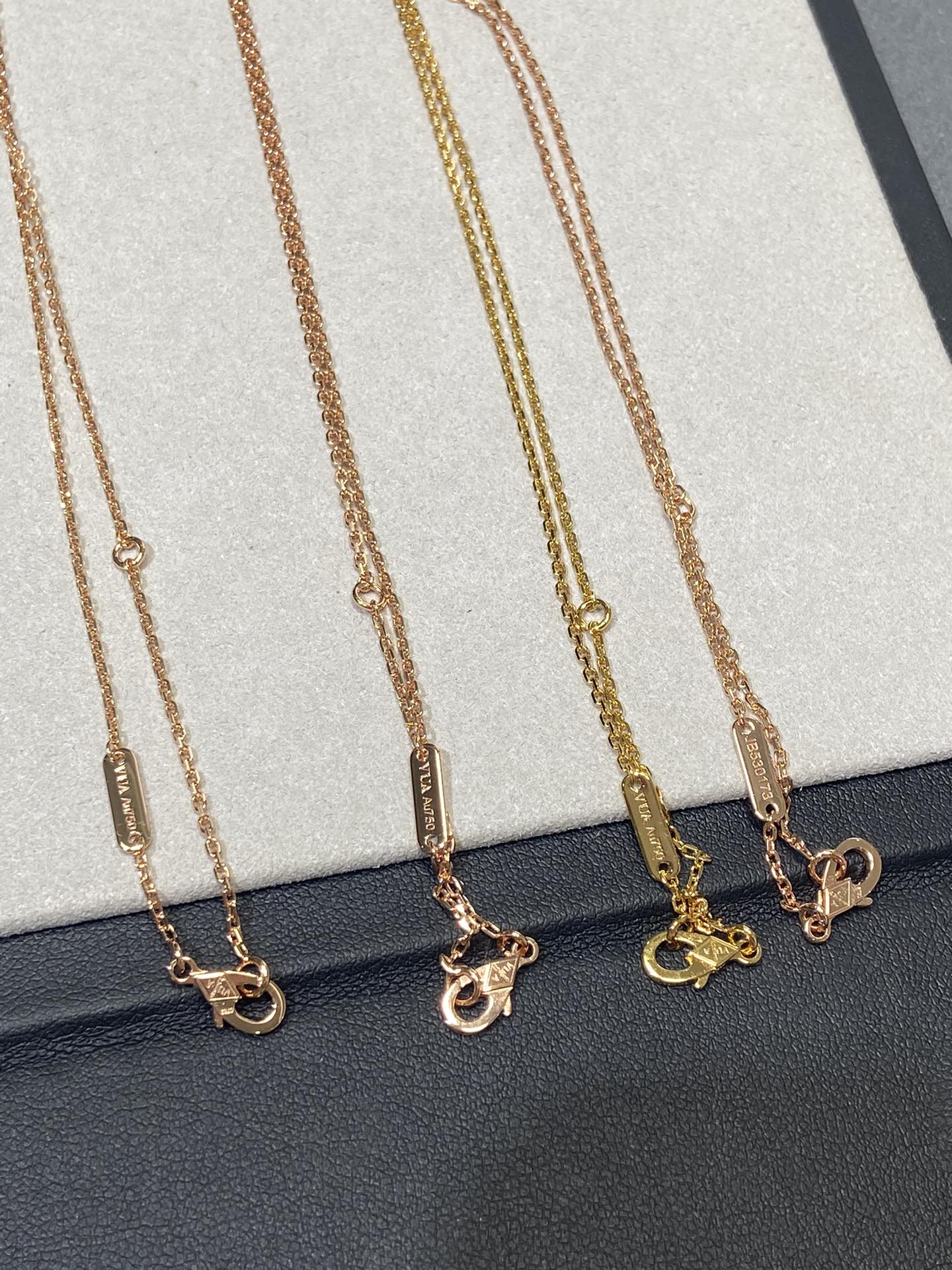 Van Vuitton - Колье 045