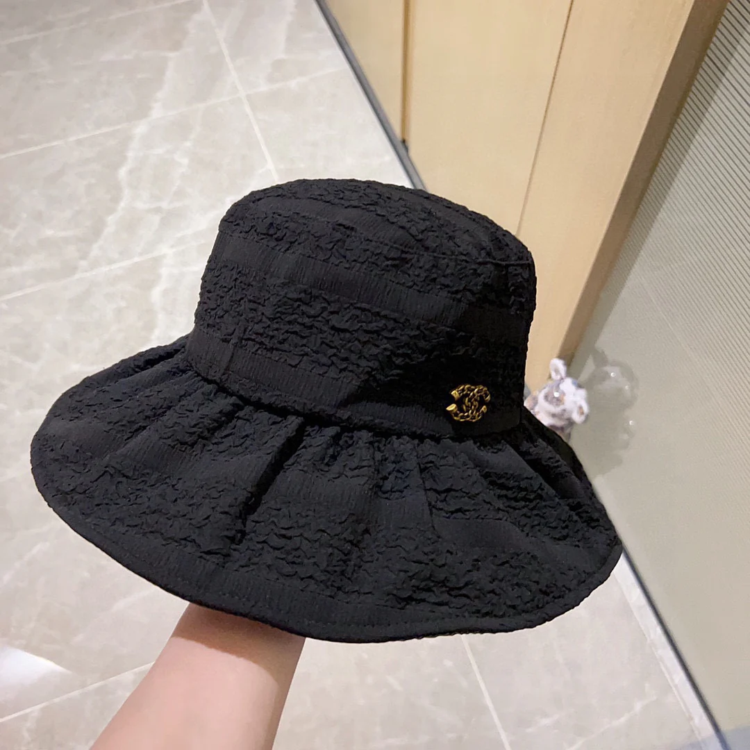 Новая широкополая рыбацкая шляпа Chanel с оборками, 2023 год - черная.