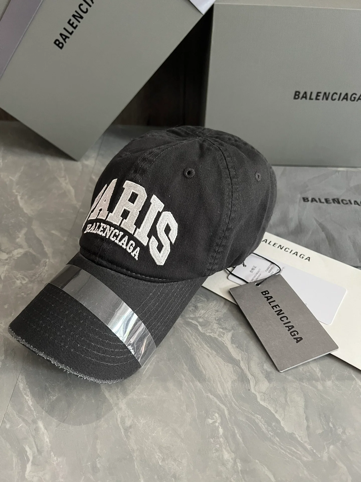 Balenciaga - Бейсболка в стиле ретро City Collection с эффектом потертости - Черная