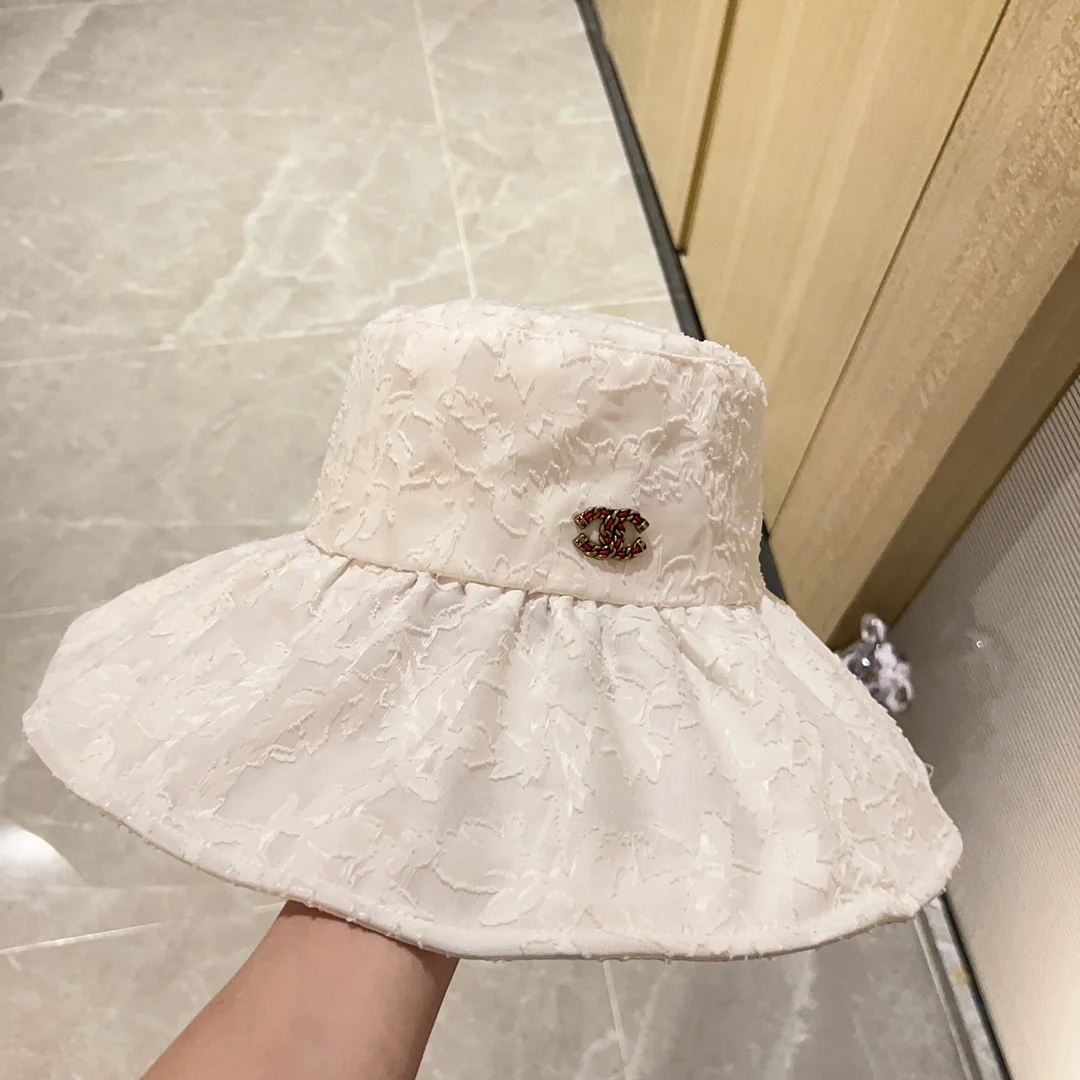 Новинка сезона весна/лето 2023 от Chanel - Складная рыбацкая шляпа - Белая