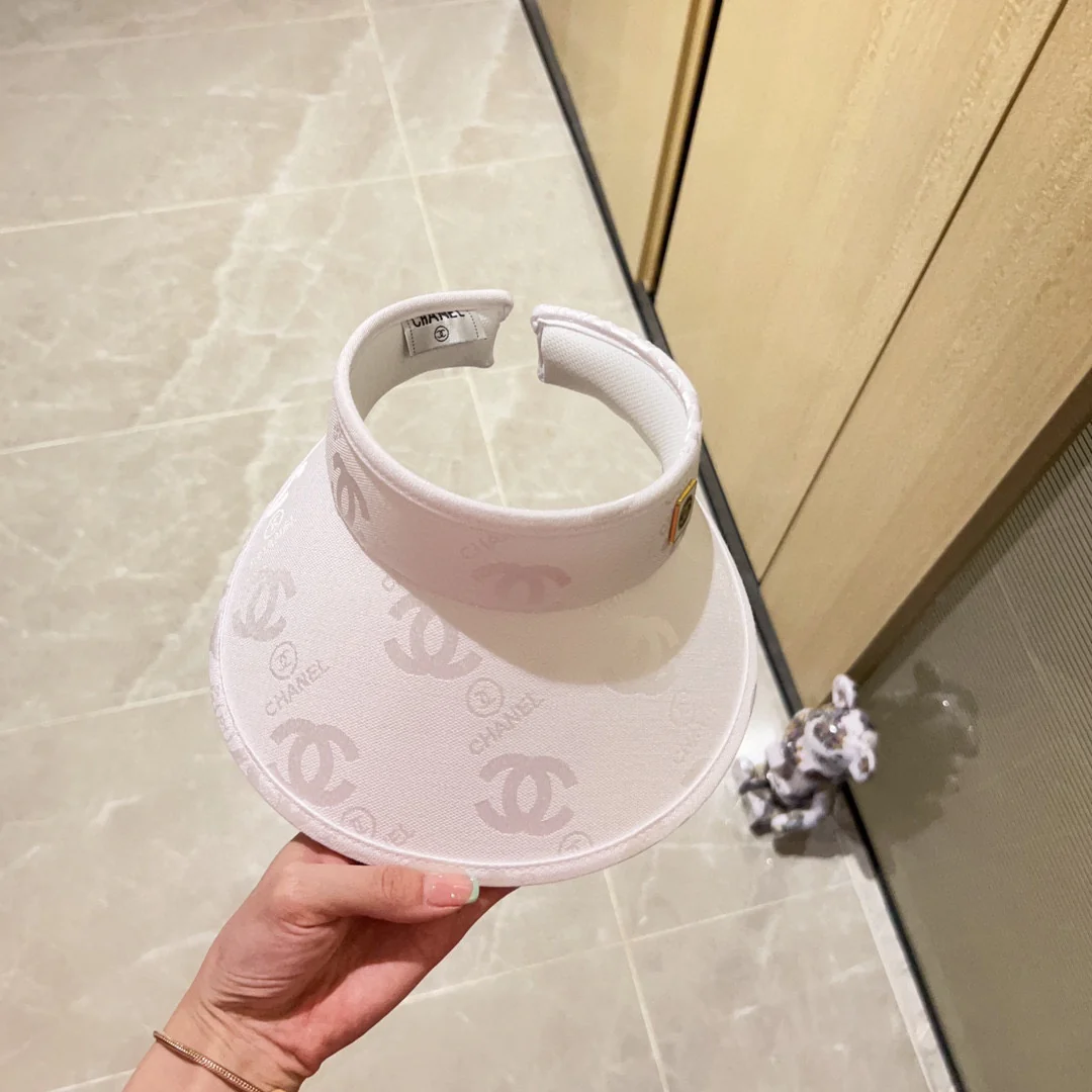 Новинка Chanel весна/лето 2023 - Открытый жилет - Солнцезащитная шляпа - Белый