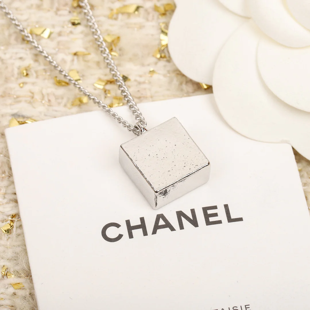 Chanel - Колье 383