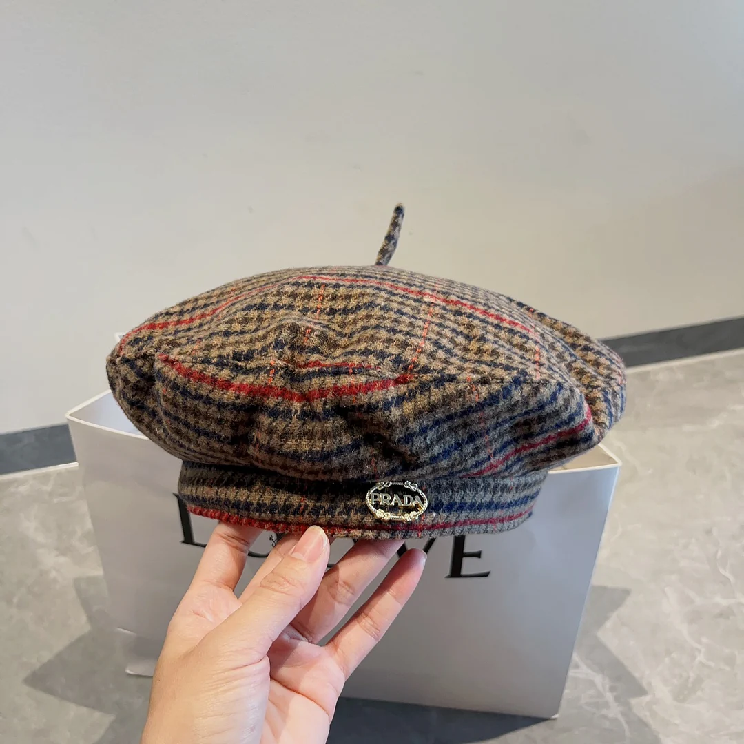 Prada - Ретро клетчатый берет из коллекции осень/зима - красный